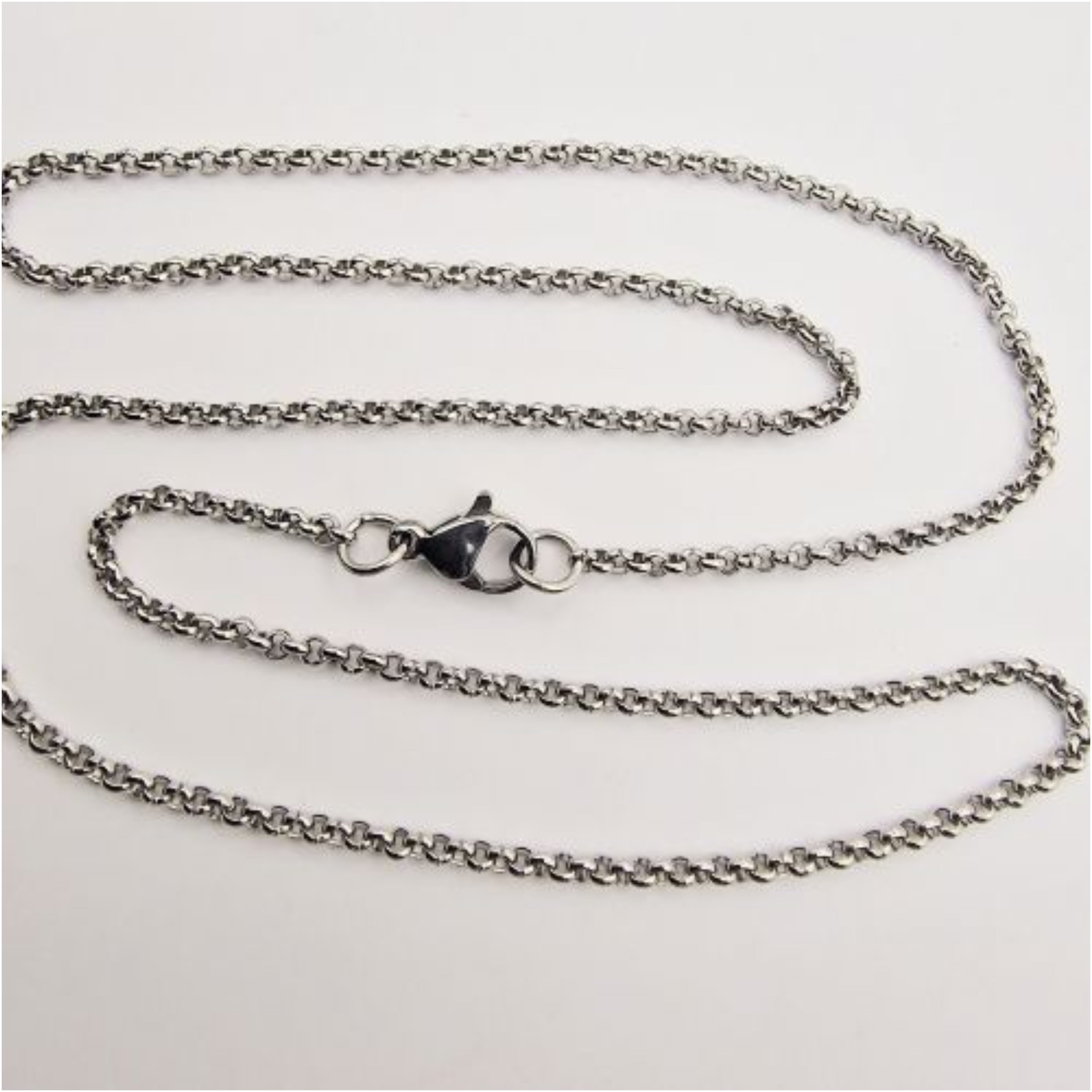 Crossover heart pendant