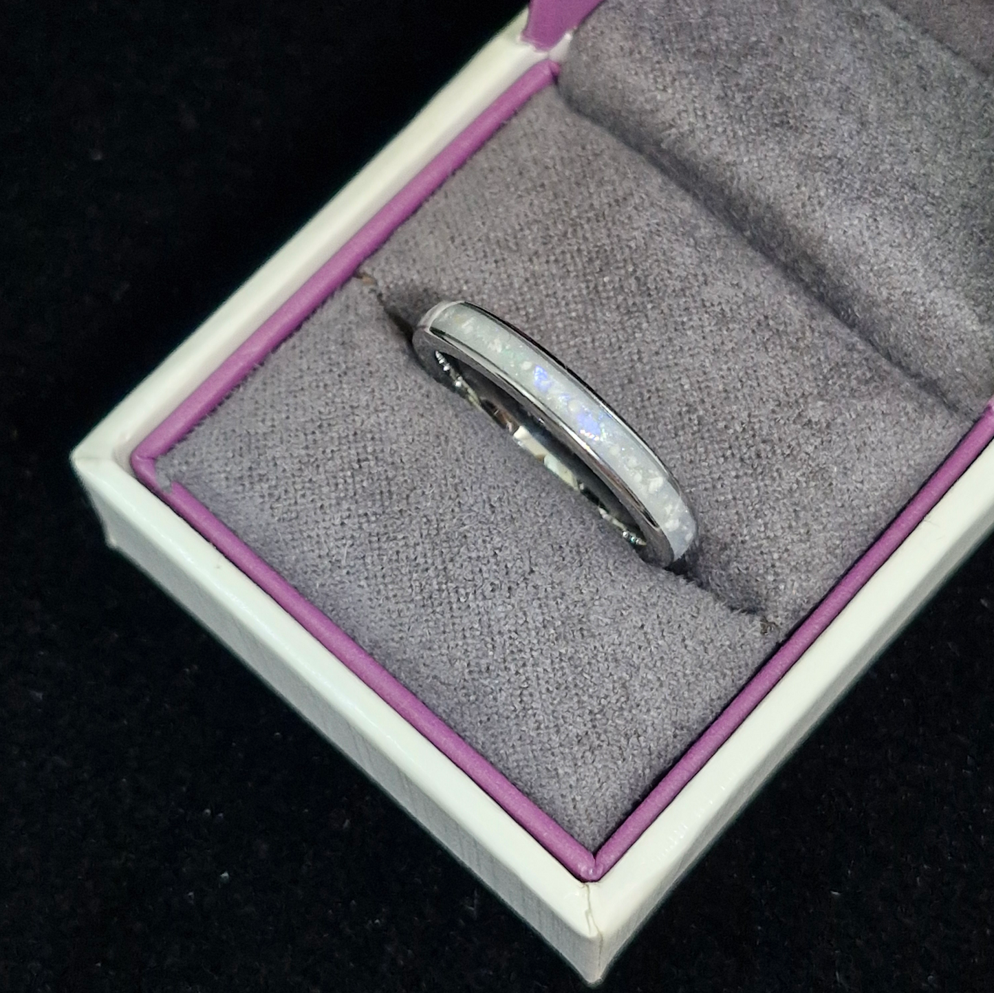 3.2mm inclusion channel ring for breastmilk and cremation ashes