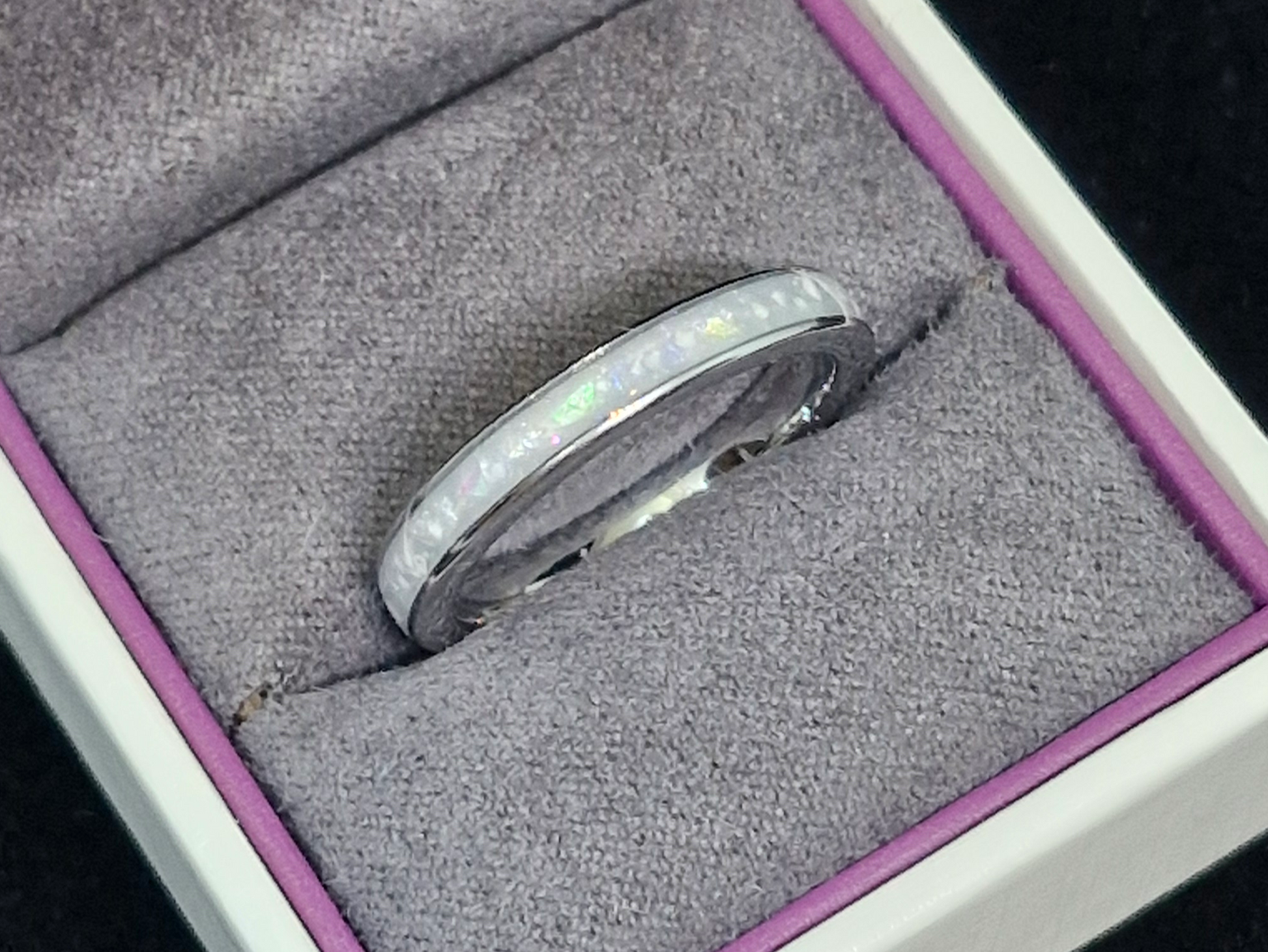 3.2mm wide channel ring with cremation ashes and silver white mica