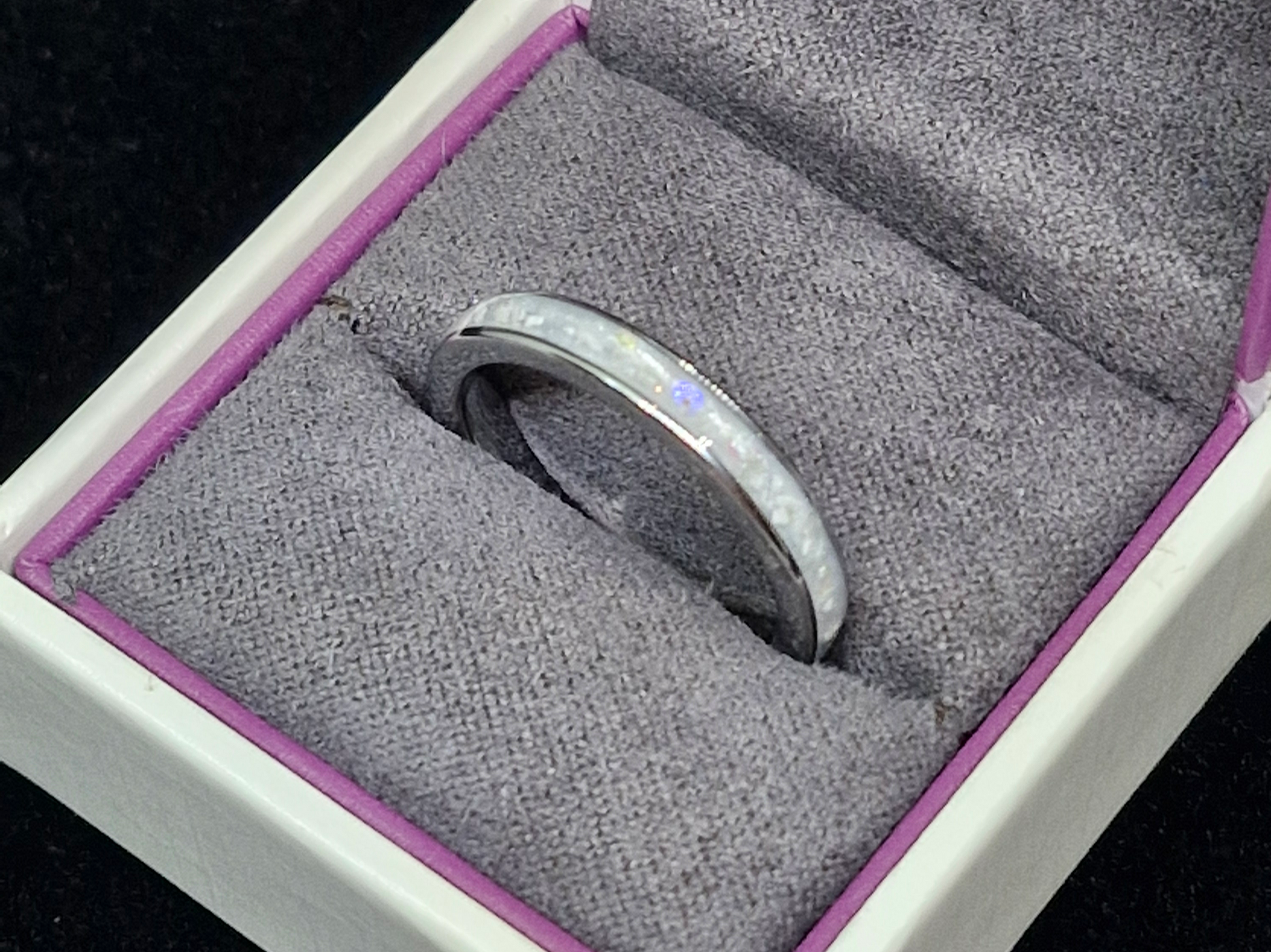 3.2mm inclusion channel ring for breastmilk and cremation ashes