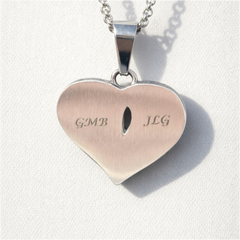 Crossover heart pendant