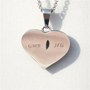 Crossover heart pendant