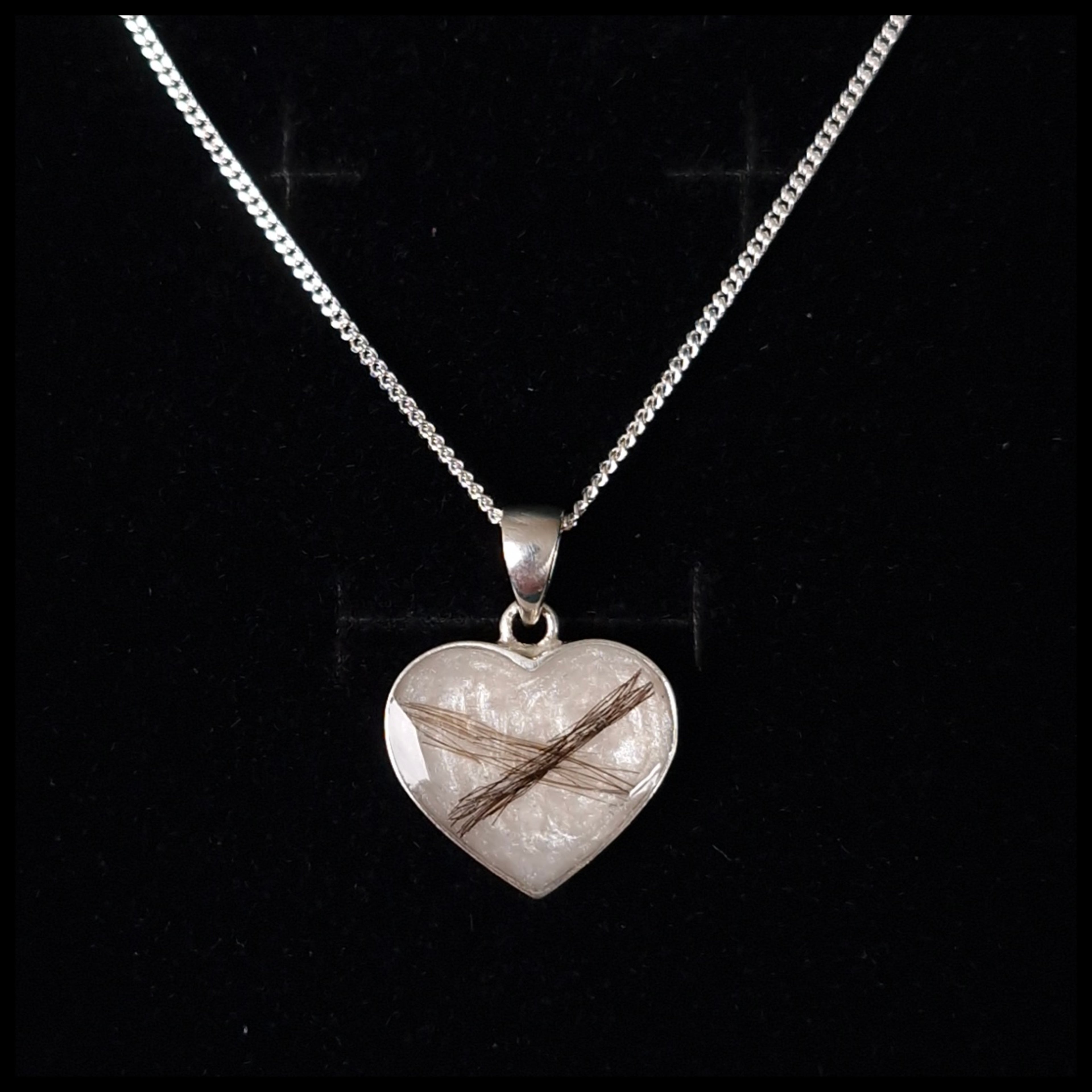 Simple heart pendant