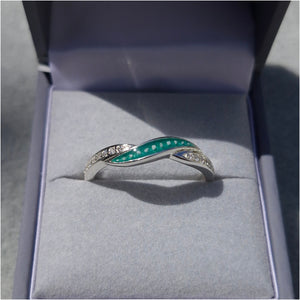 Forever linked single inlay ring