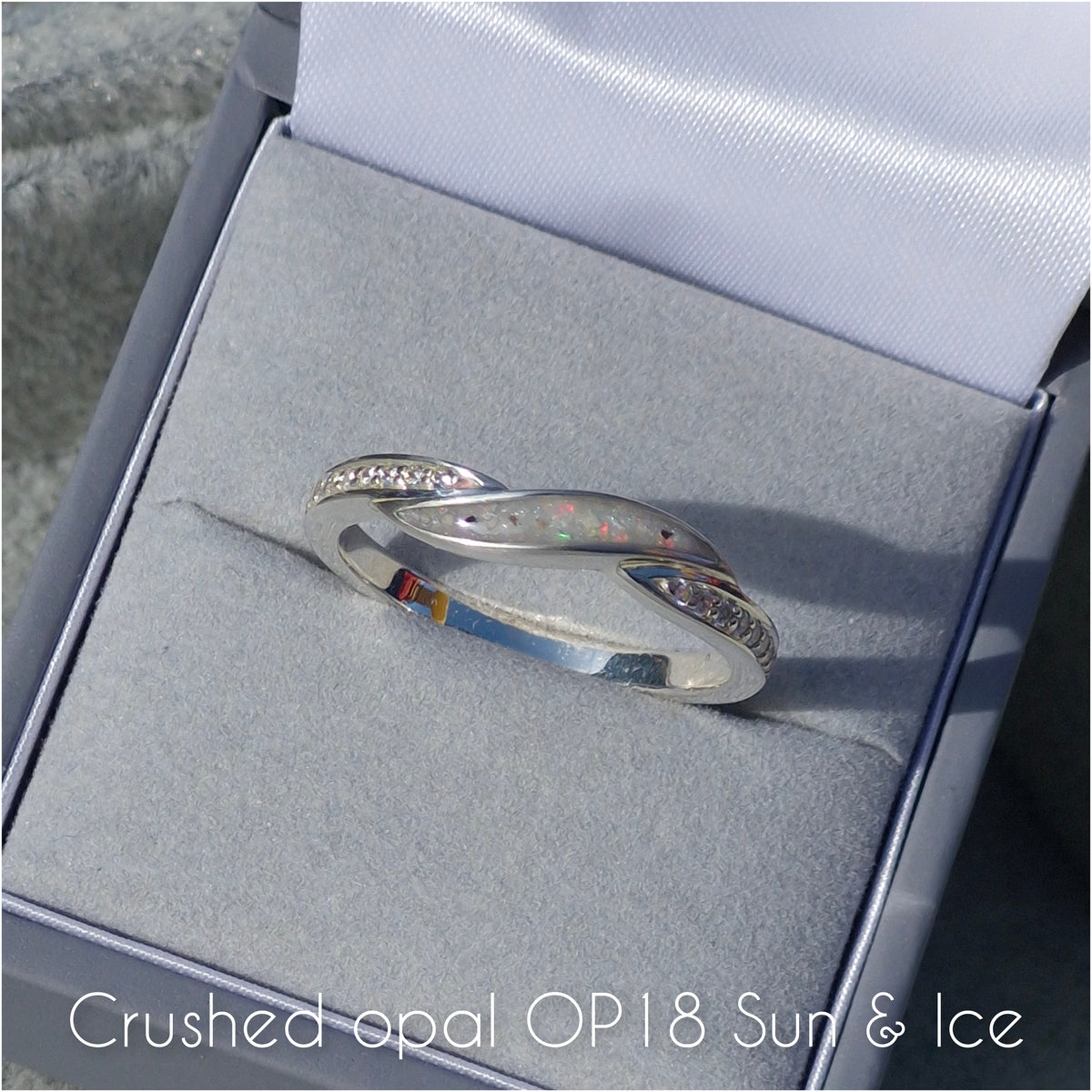 Forever linked single inlay ring
