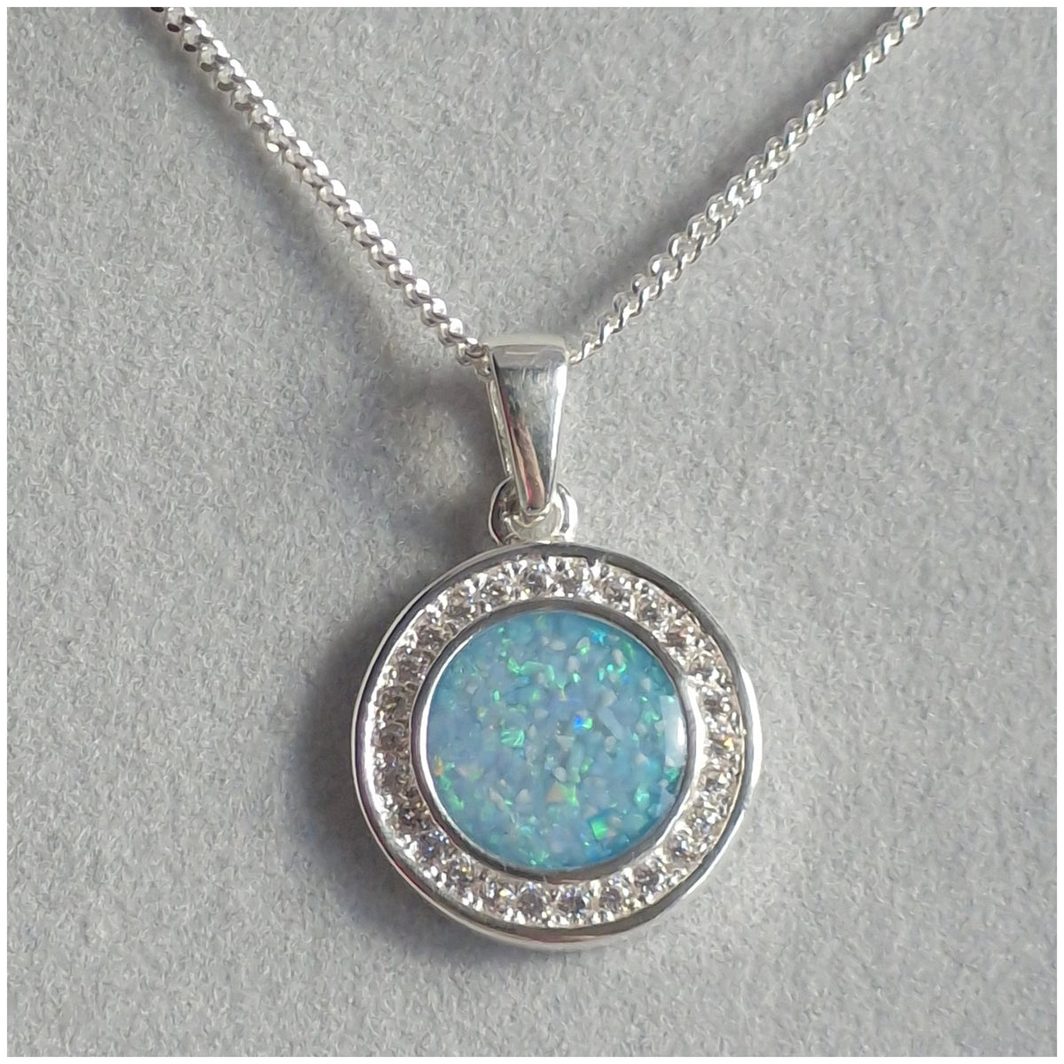 Halo round pendant