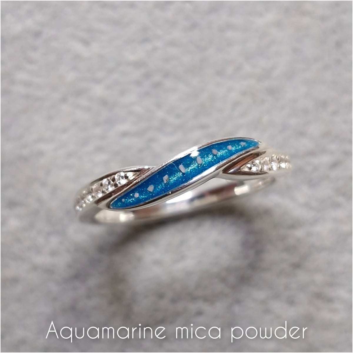 Forever linked single inlay ring