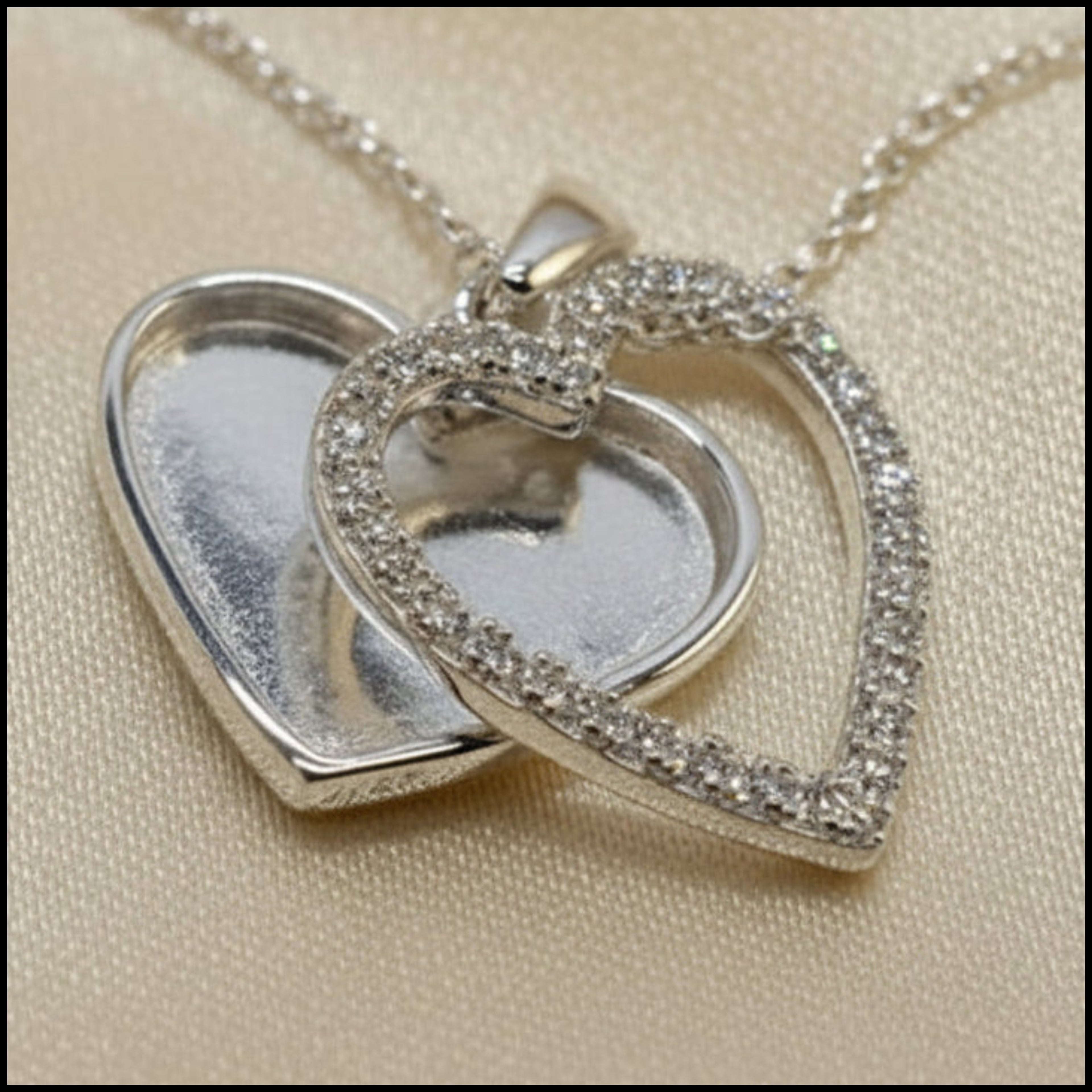 Interlinked halo heart pendant