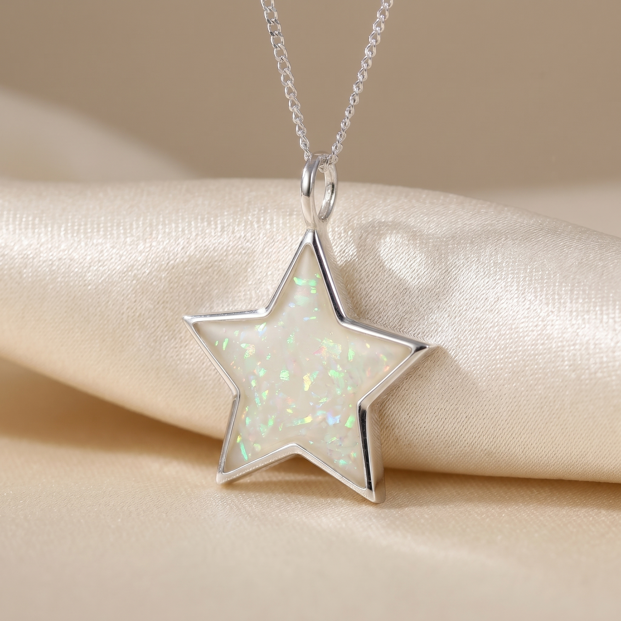 Classic star pendant