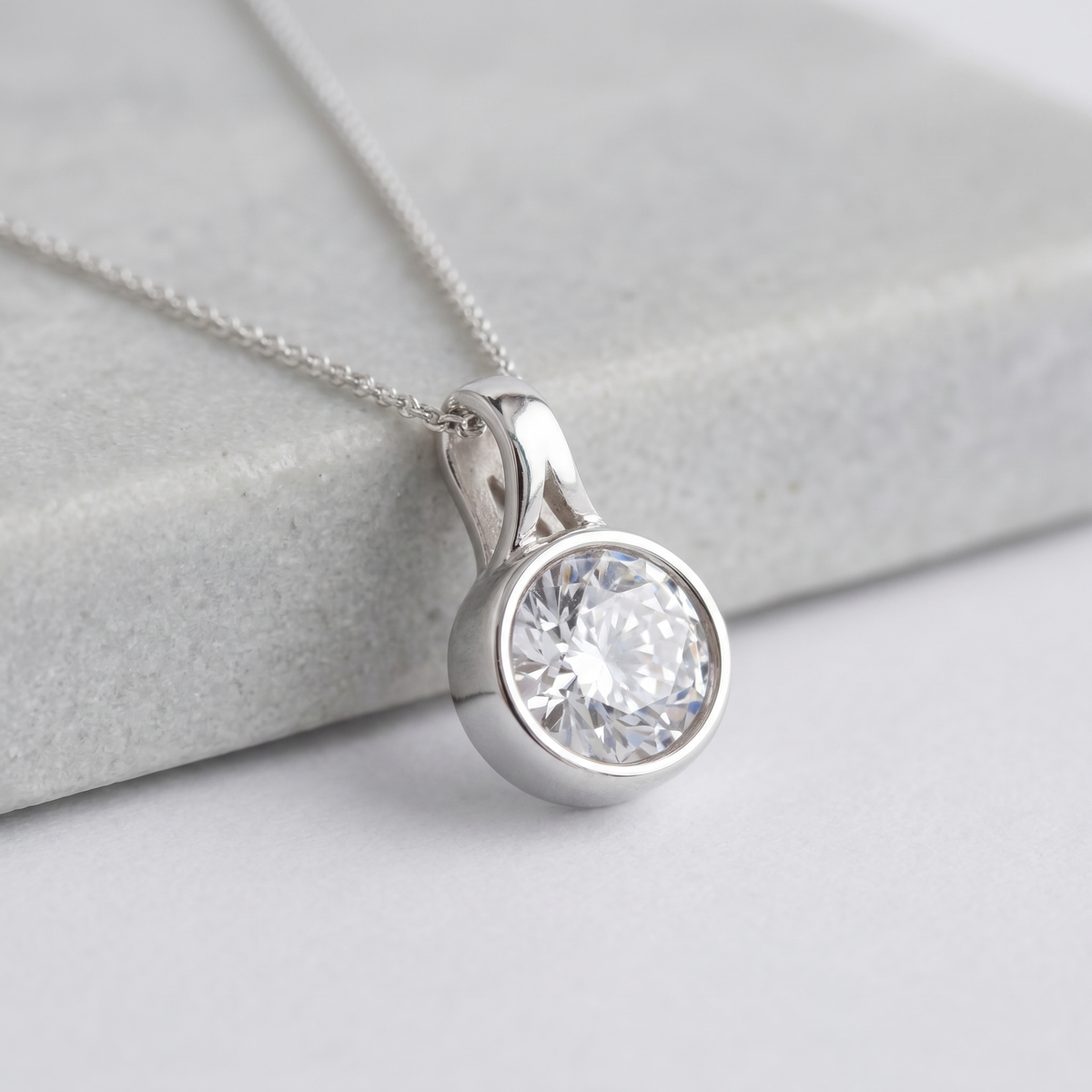 Secretly set Round pendant