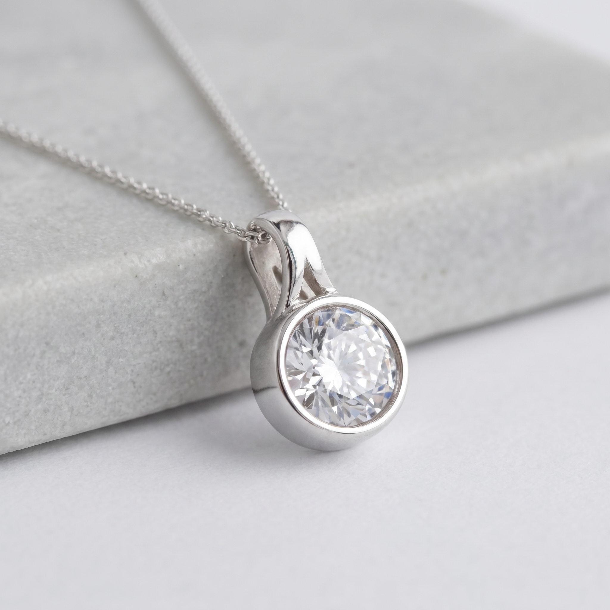 Secretly set Round pendant