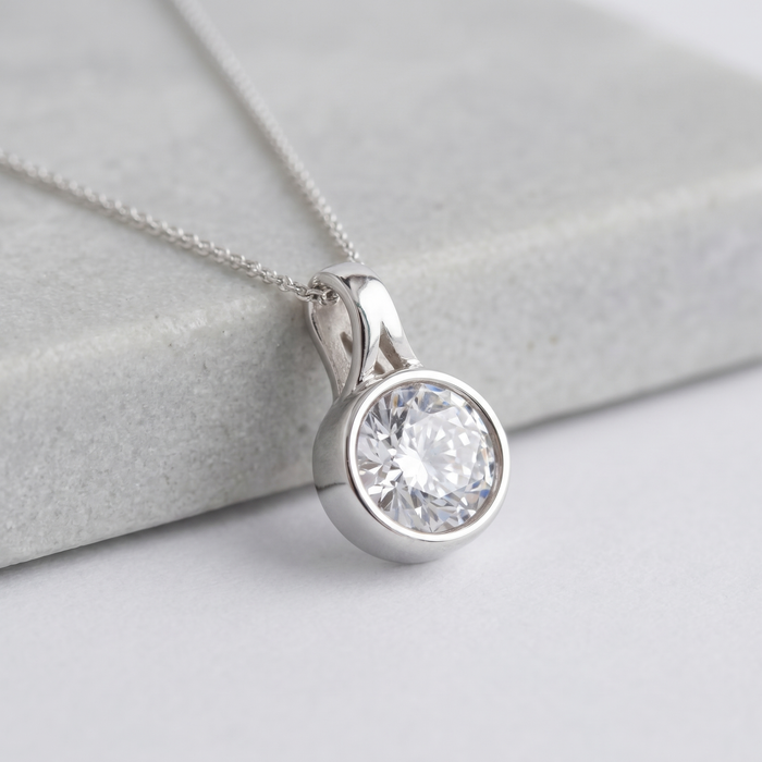 Secretly set Round pendant