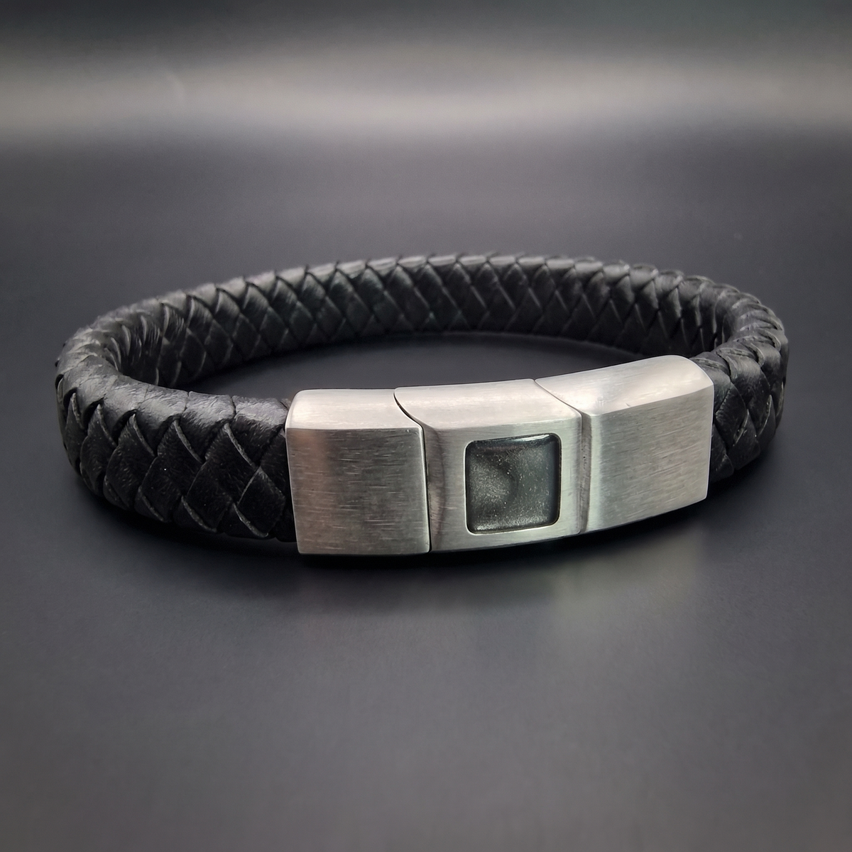 Leather bracelet with rectangle clasp