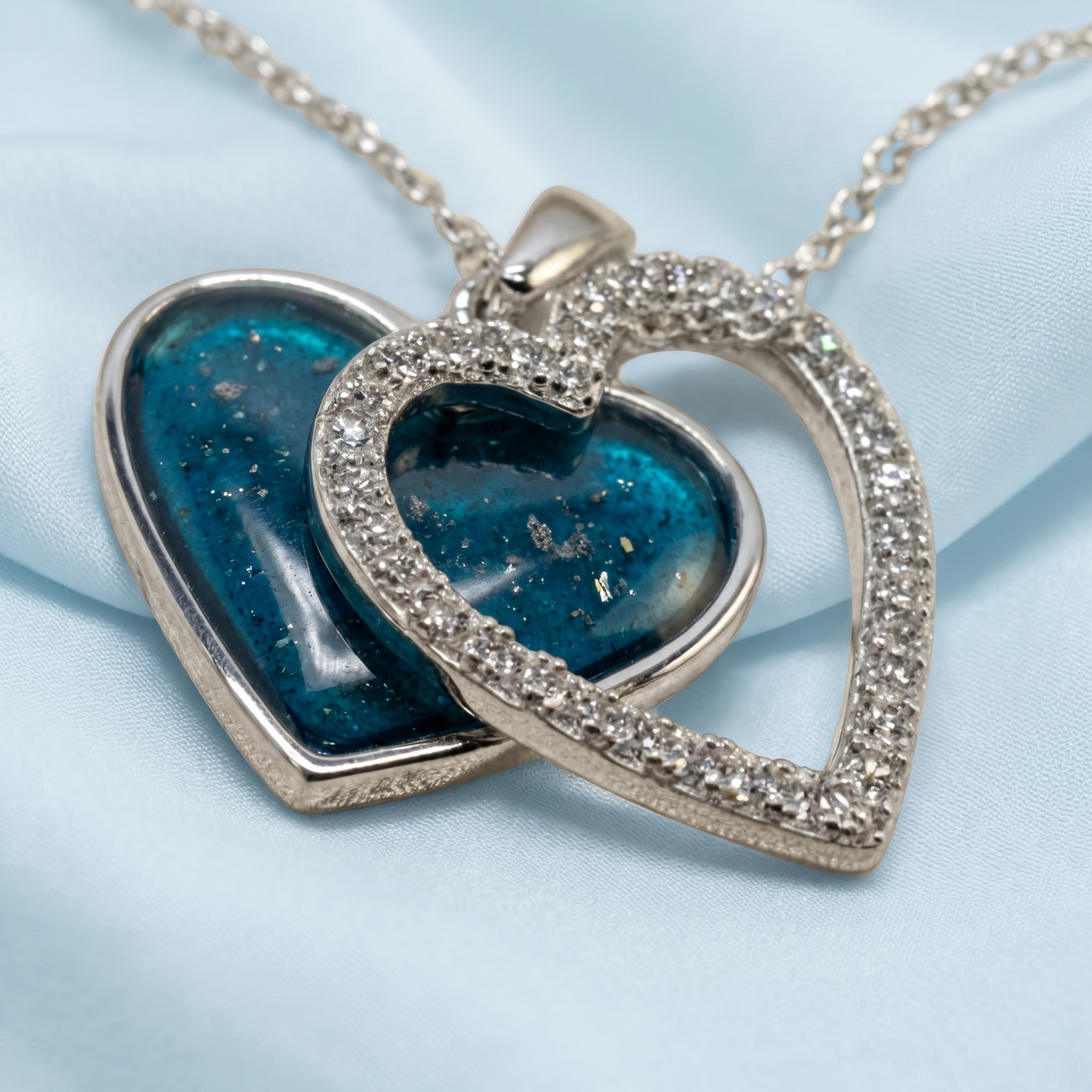 Interlinked halo heart pendant