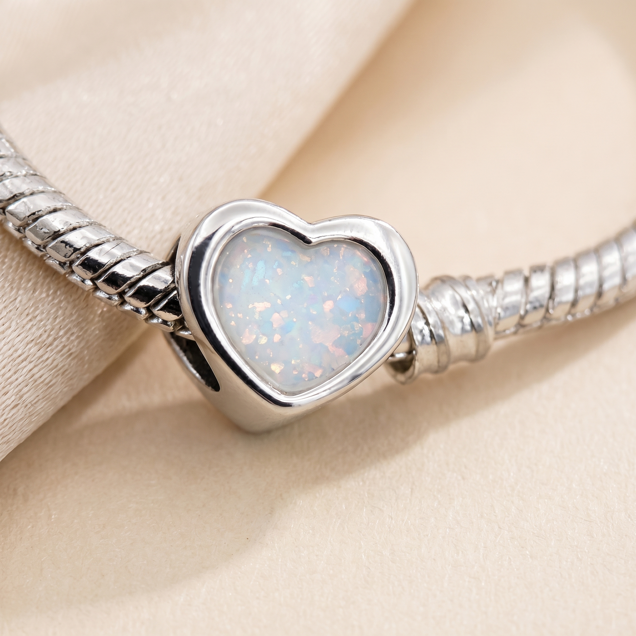 Thick trim heart charm