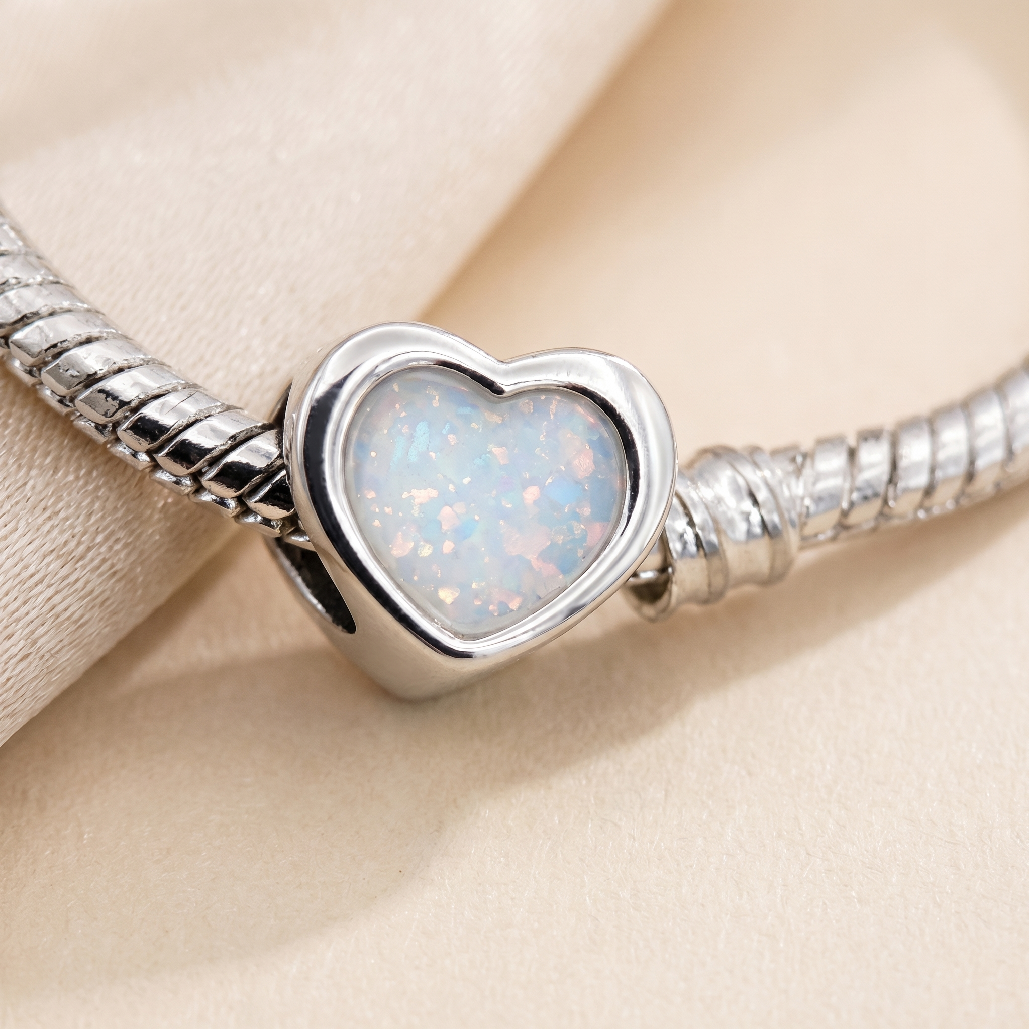 Thick trim heart charm