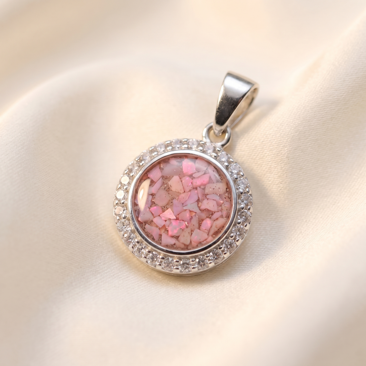 Halo round pendant