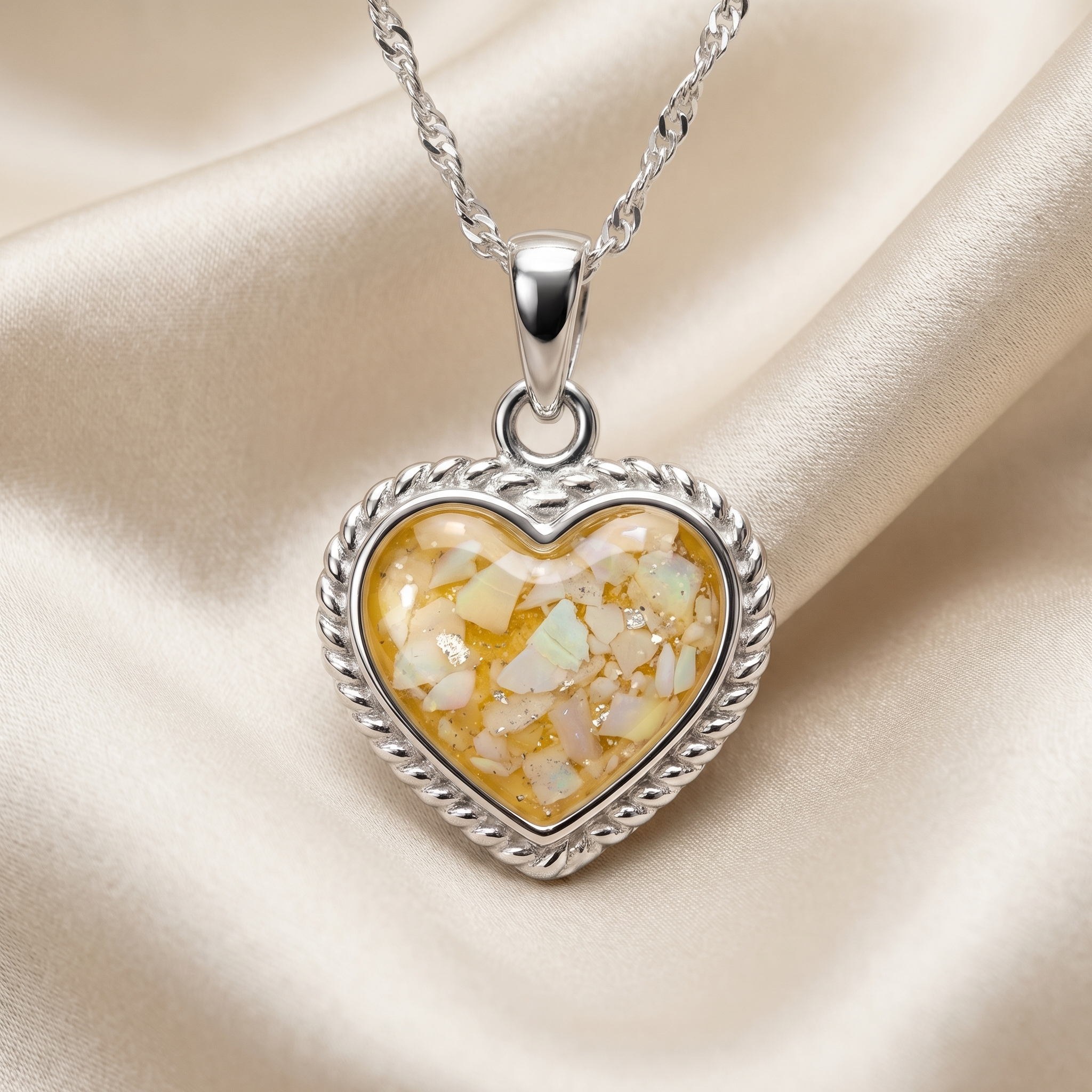 Rope edge heart pendant