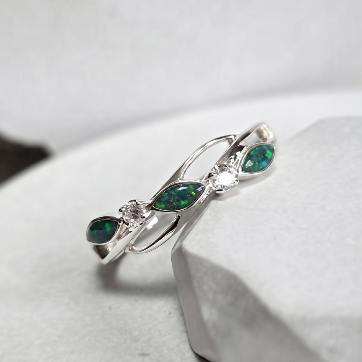 Eternal vine ring