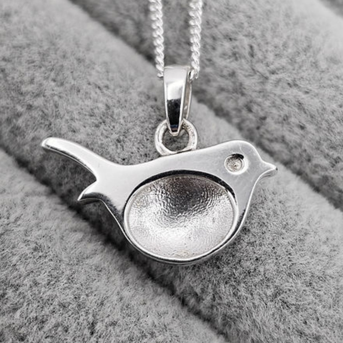 Robin keepsake pendant