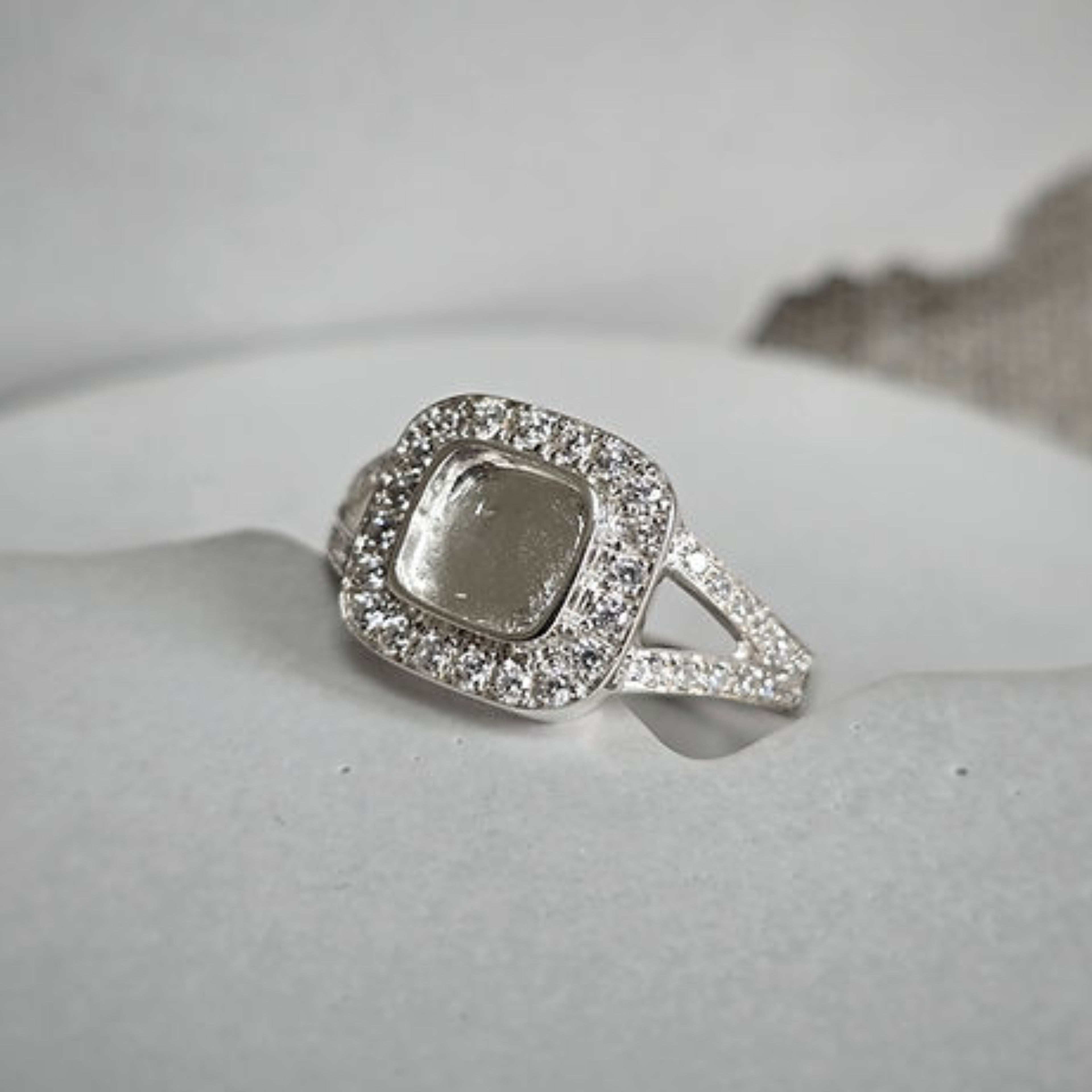 Split shank Cushion ring