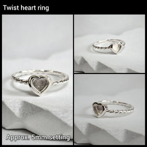 Twist style band heart ring
