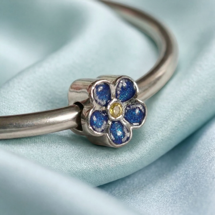 Flower charm (old forget-me-not design)